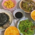 今天吃清蒸甲鱼，芹菜炒香干，丝瓜炒蛤蜊，还有南瓜粥
