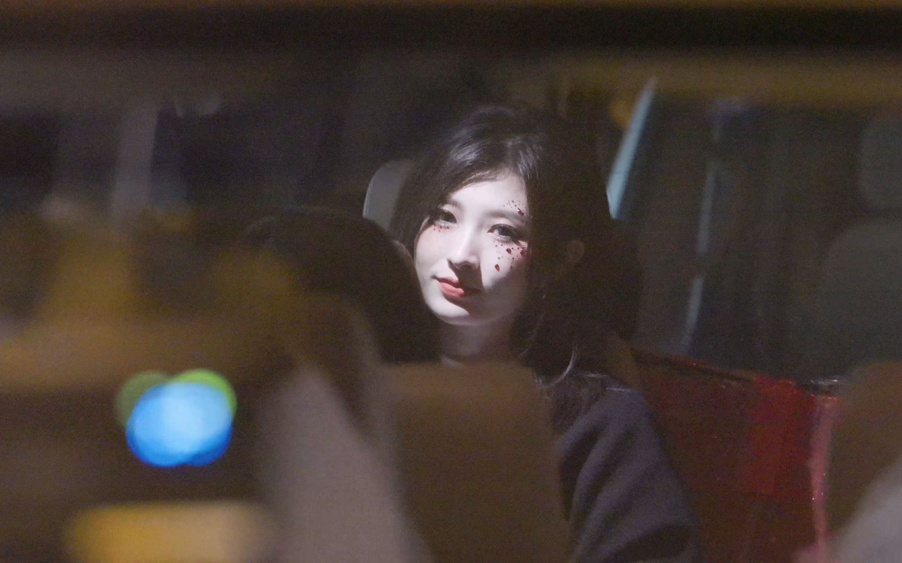 In a sea of people, there's you and me. "231029 Off duty" Focus [4k60p]