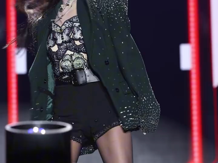 张紫宁2026成都生日会-随舞《whiplash》头发丝飞起来啦！