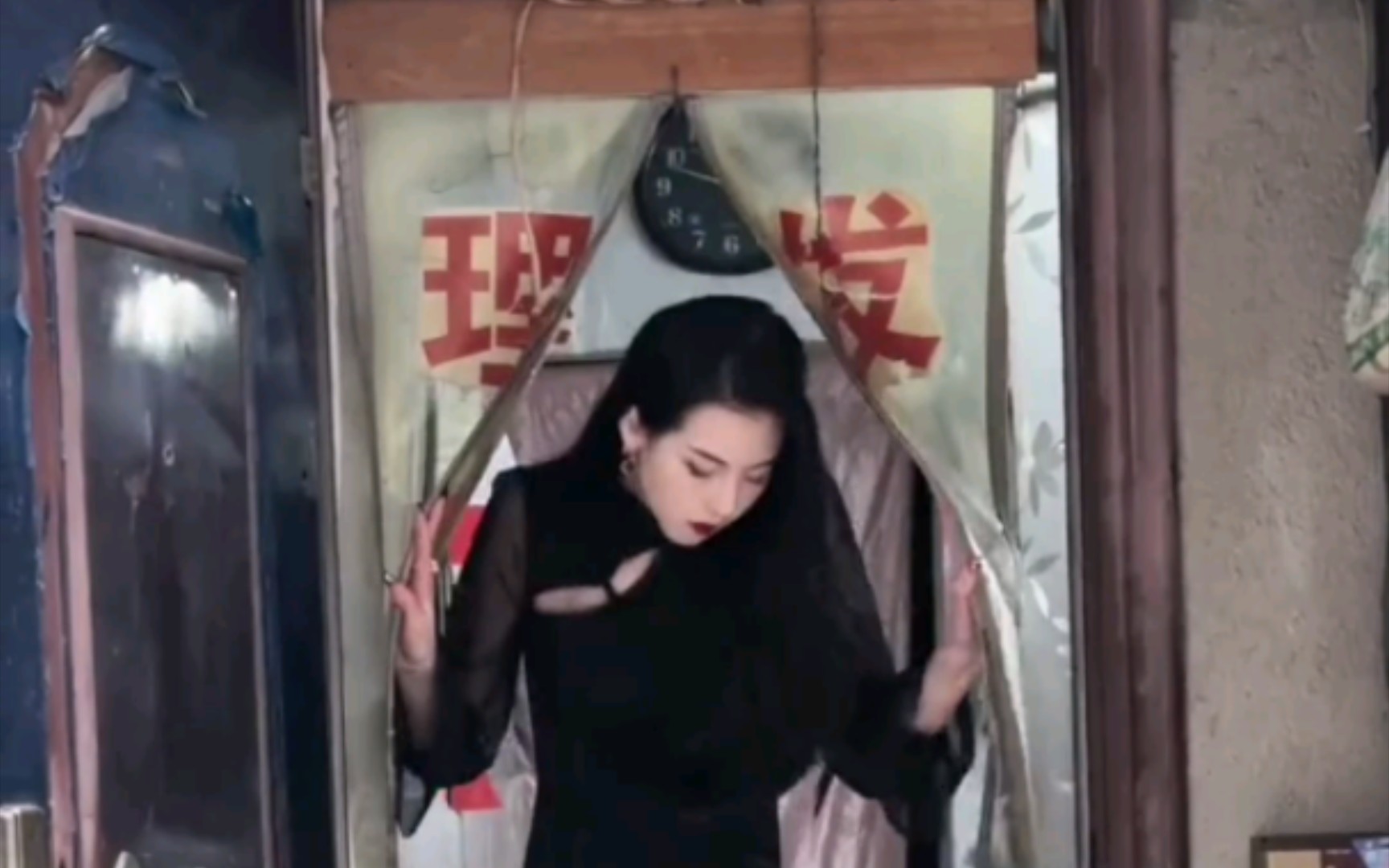 Do you know how to chat in English in the Peking University dormitory? Have you ever been to this barbershop?