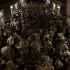 实拍美军最后一架航班撤离阿富汗：深夜起飞 数百名士兵挤在机舱内