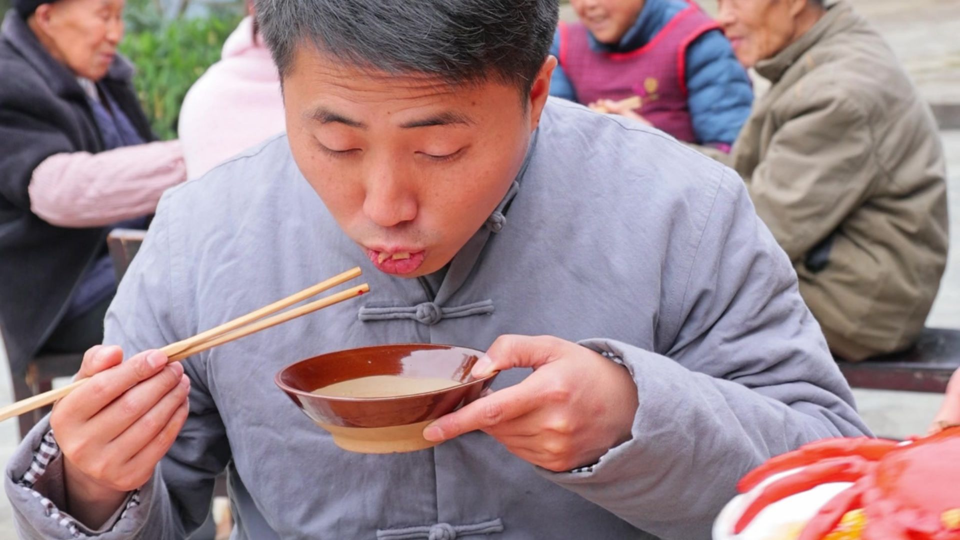 二毛还是很有爱心的