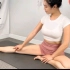 瑜伽练习，韩国美女瑜伽老师示范热身动作！