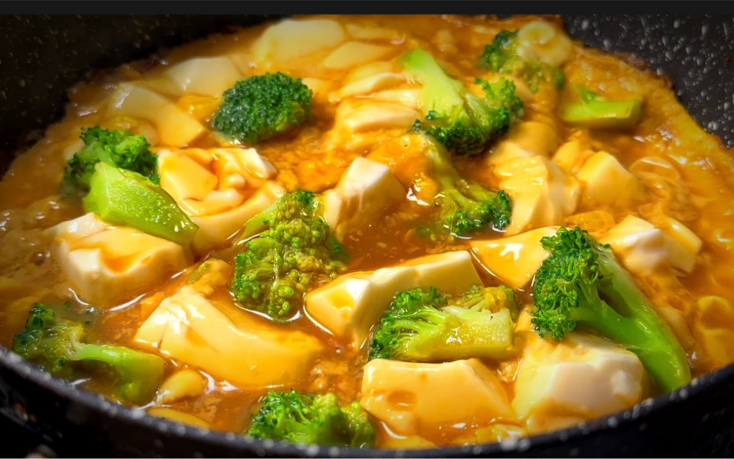 今日减脂菜单—西兰花豆腐烘蛋，过完年了，轮到自己做饭了。。。
