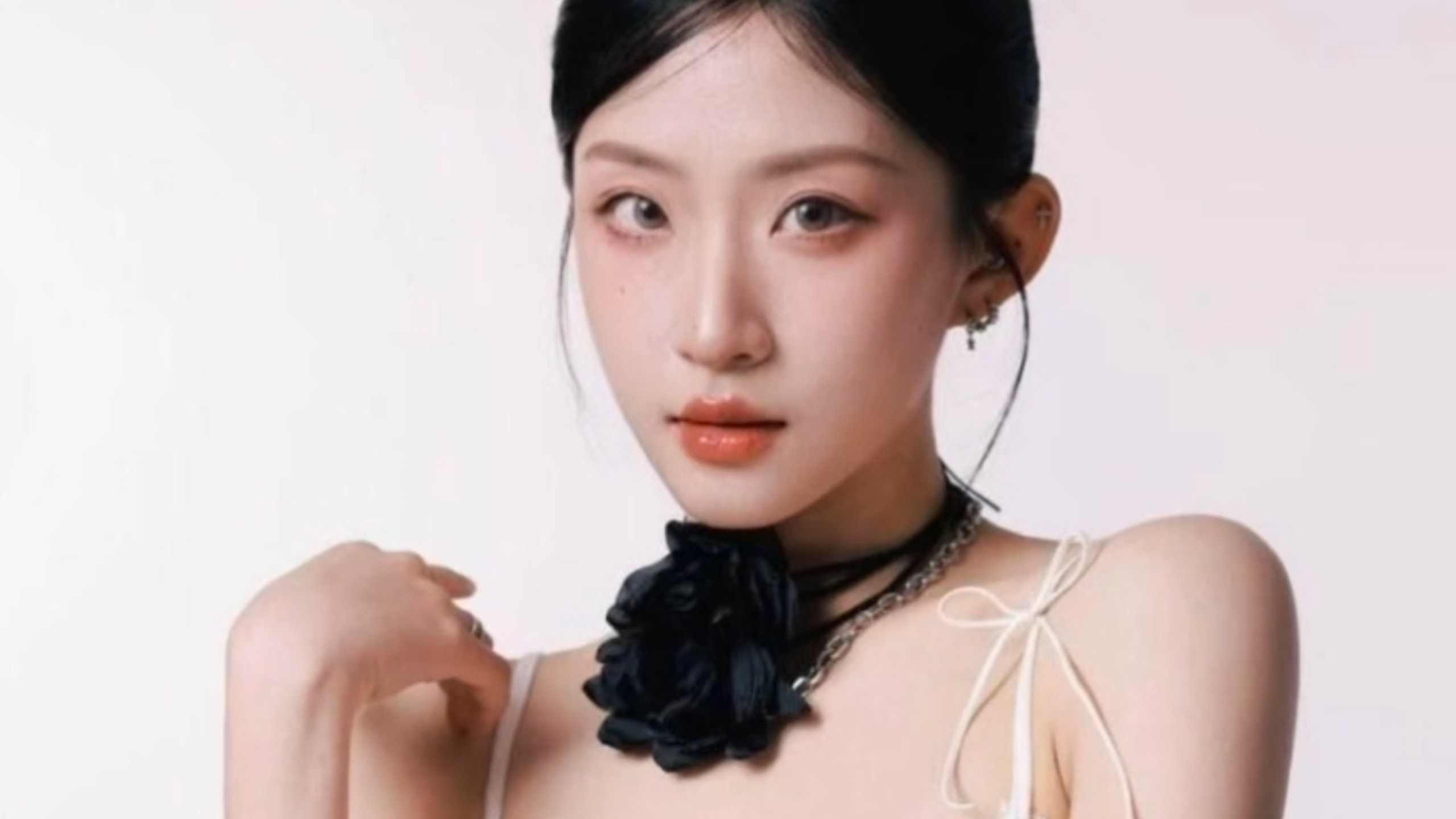 Xi'an Conservatory of Music, the aloof goddess on the surface