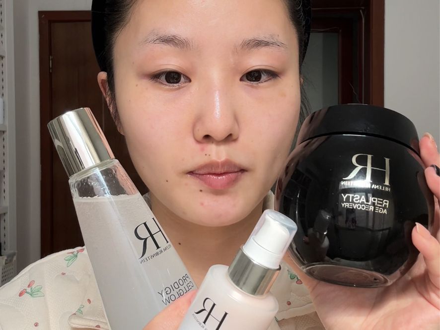 赫莲娜这三个东西，干皮慎入。北方的大干皮，至于黑绷带，干皮可以搭配保湿精华用，但冬季用黑绷带还是有点干