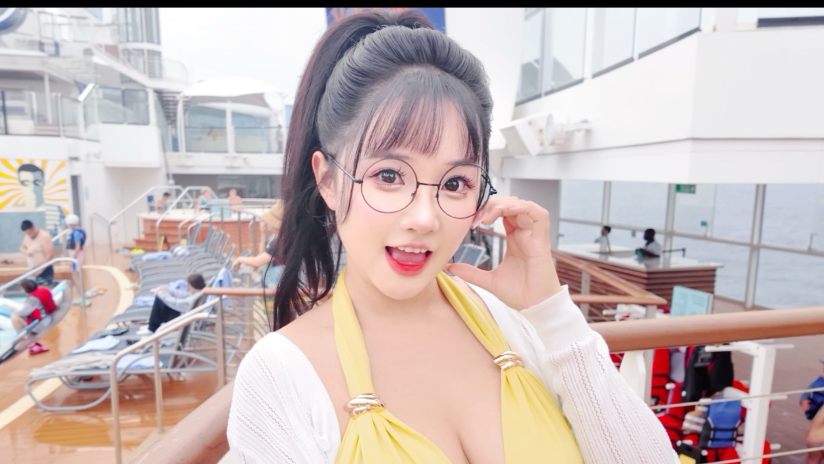 Can I invite you to watch the sea with me?