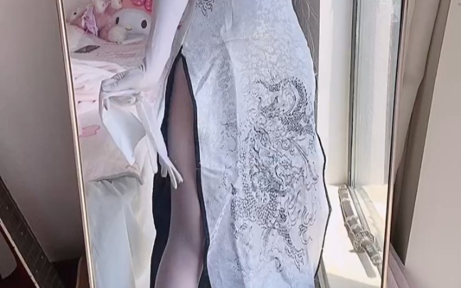 I'm too cold to move.