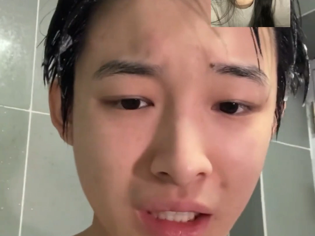 和洗澡的男朋友视频