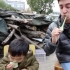 中国特色小吃让老外吃得开心的像个孩子