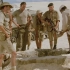 【穷电影】一群脱水的士兵在沙漠中挖到一口没水的枯井，却开心的不想走了