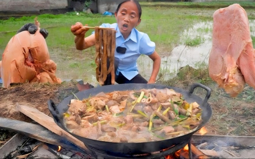 见识一下，越南人吃《内脏美食》整个嘴塞得满满的，感觉又吃美了