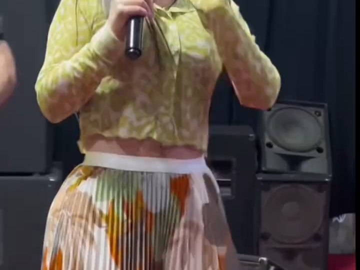 熟女歌手身材