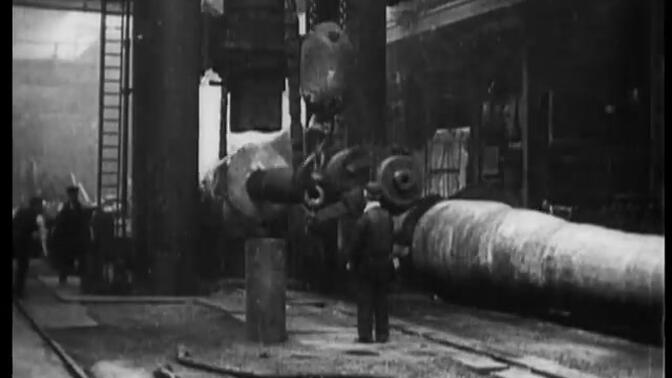 1908年英国伦敦一家兵工厂的大炮生产制造流程