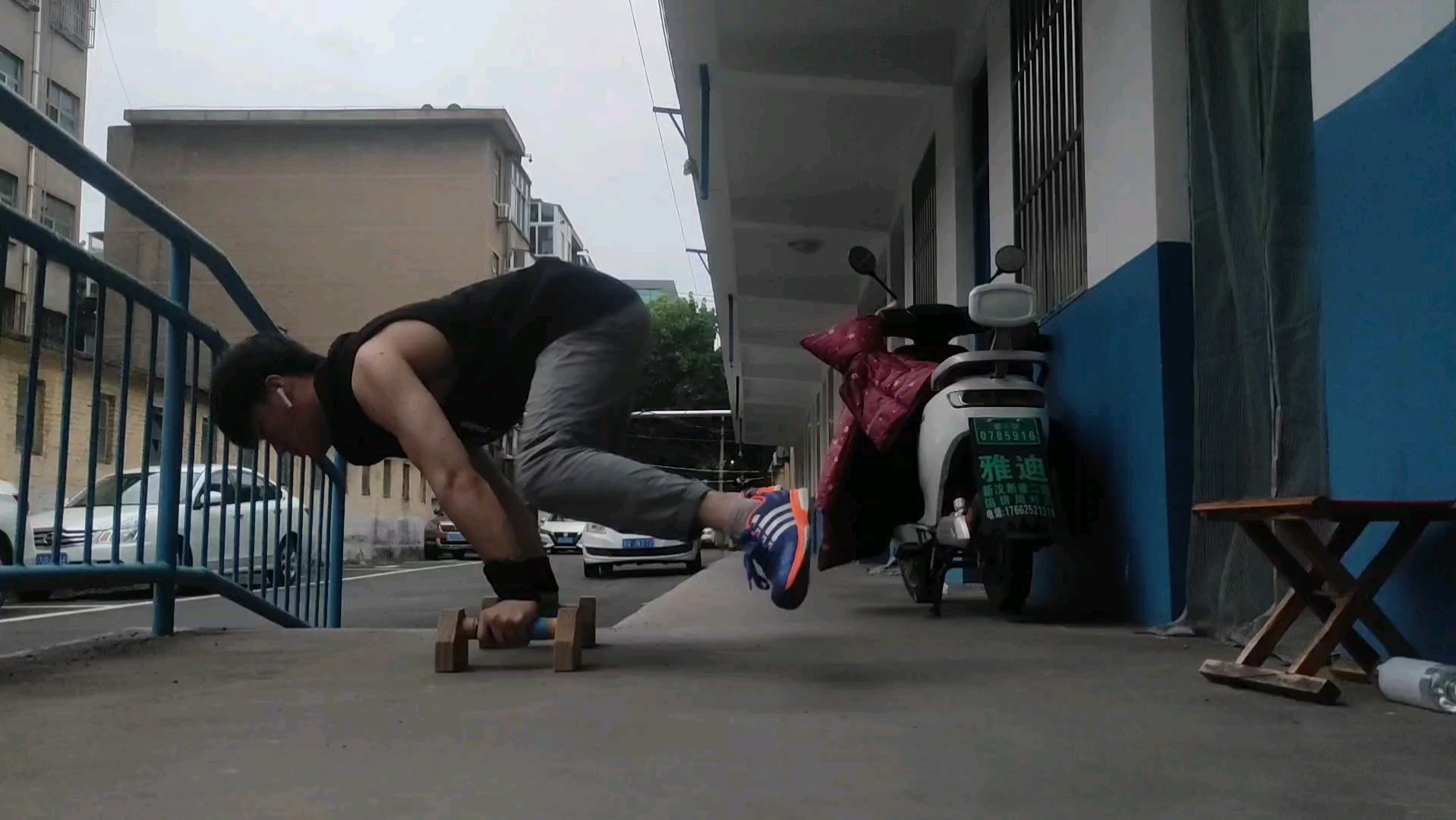 每日一练＋每日一歌【30】-徒手健身繁华-徒手健身繁华-哔哩哔哩视频