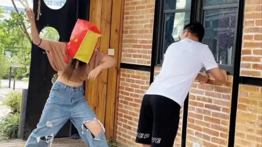 搞笑游戏,沙雕女孩打屁股欢乐多