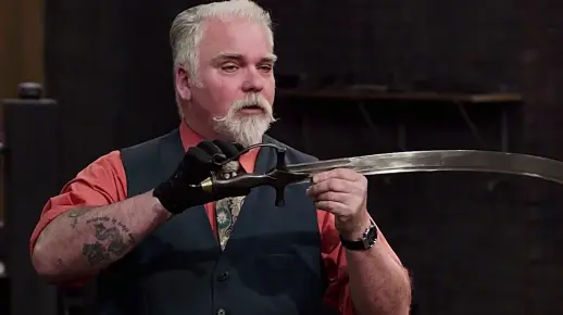 两地季节不同，锻造的手法也不同。 #锻刀大赛 #锻刀大师 #纪录片