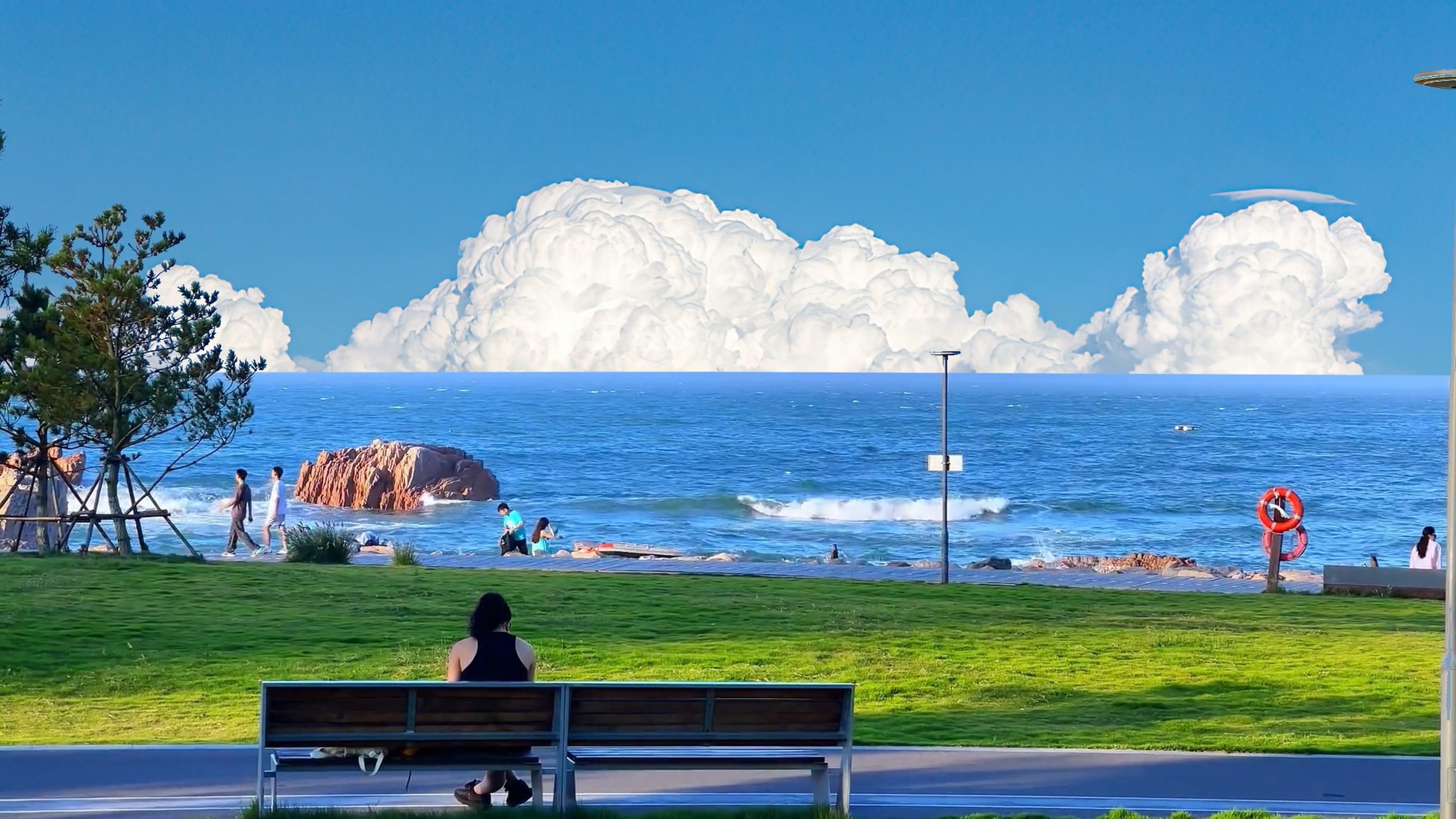 “立个约定吧，这个夏天一起去看海~”