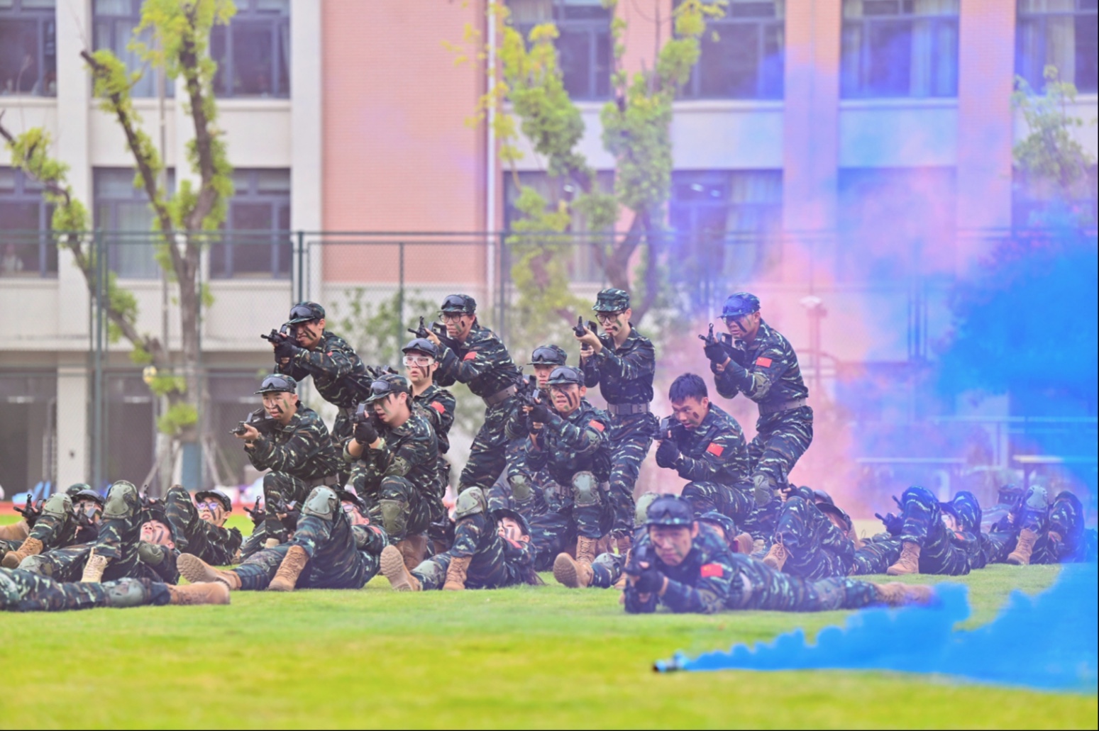 全景回顾上理工2025级本科生开学典礼暨军训汇演！