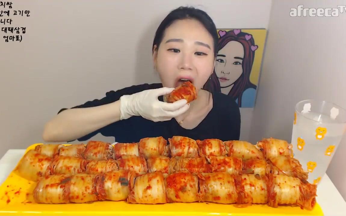 韩国吃播大胃王卡妹今天吃泡菜卷肉辣白菜asmr
