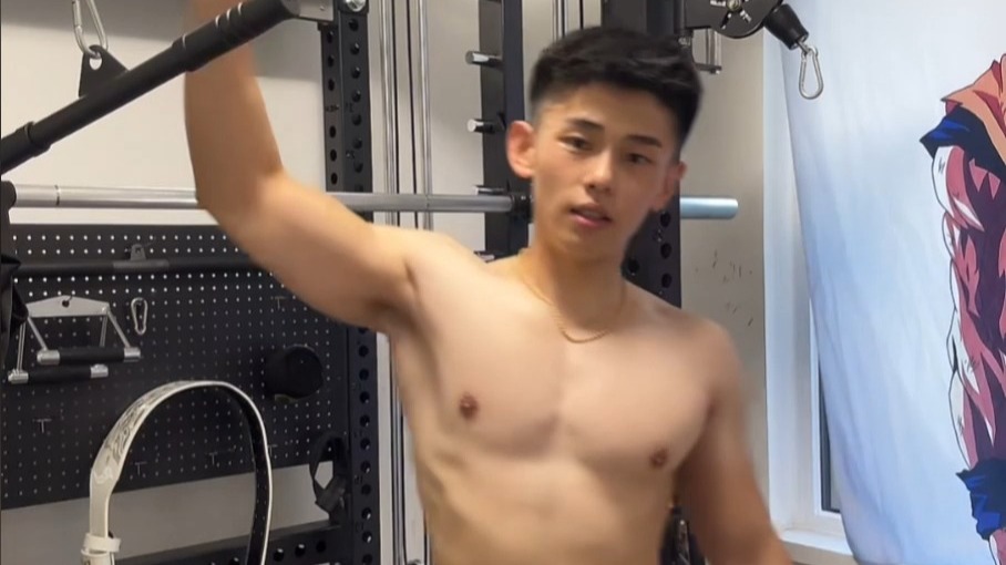 鼓包了，又可爱又痞帅。声音还好听 。屏幕录制 2025-06-20 191248