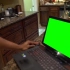 【绿幕素材】国外壮汉猛锤笔记本电脑 - 高清无水印
