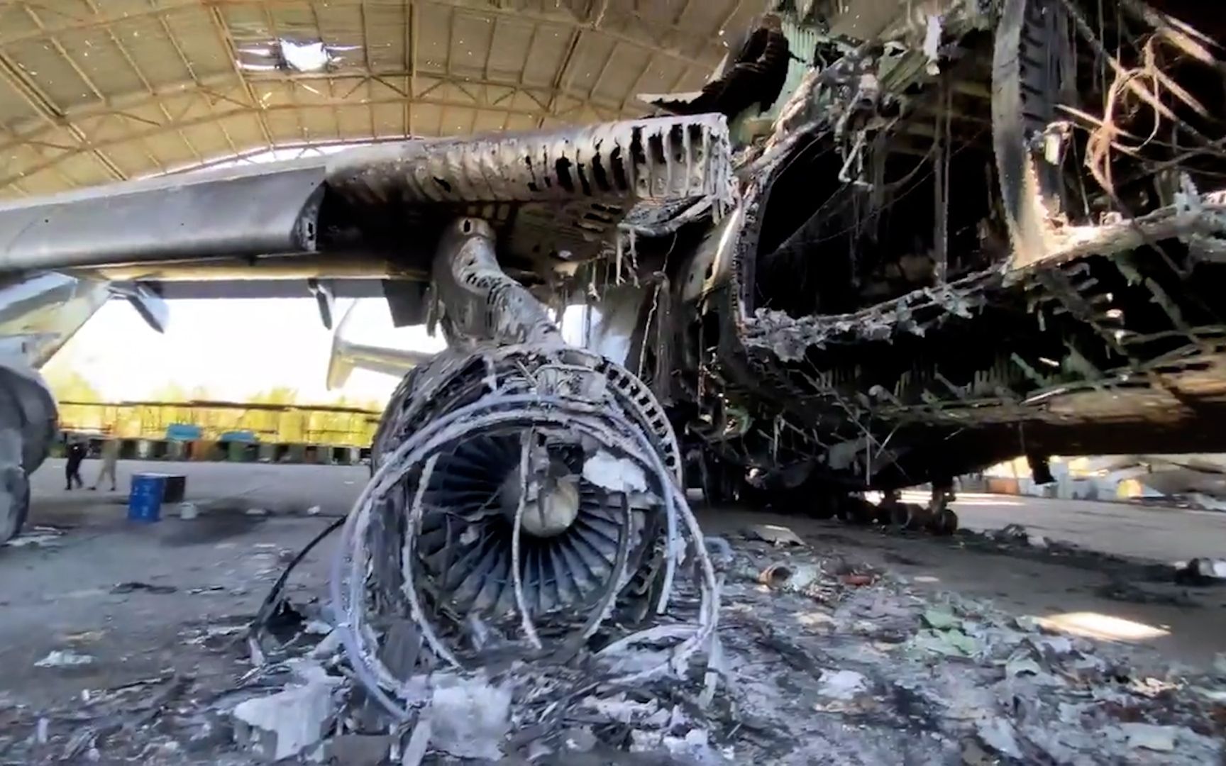 乌媒记者再次探访安东诺夫机场 安-225飞机残骸最新画面曝光