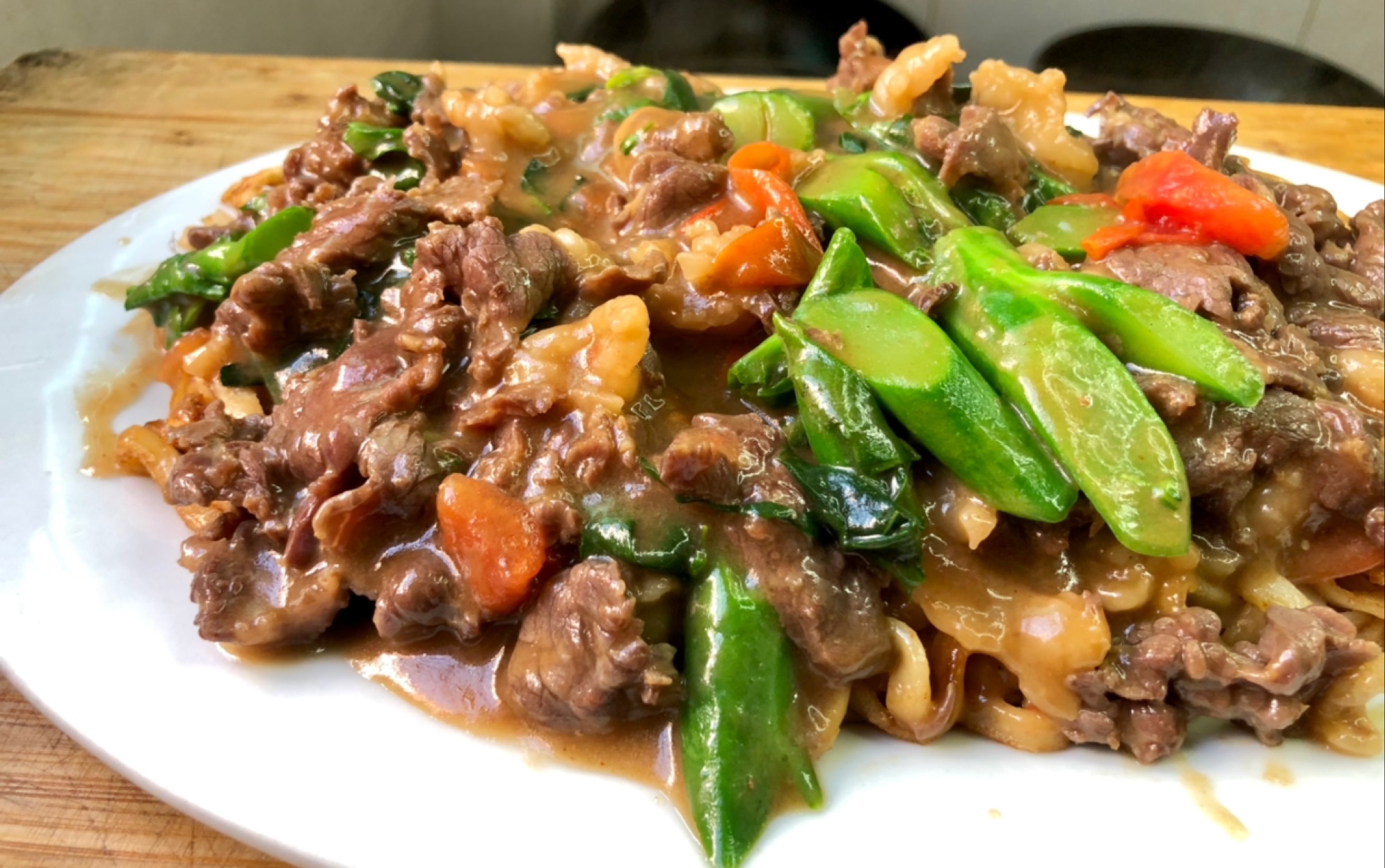 潮汕人百吃不腻的主食，牛肉湿炒粿条，值得尝试！