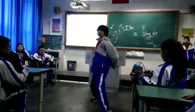 贺峻霖学校班级教室咆哮舞蹈（高清版）