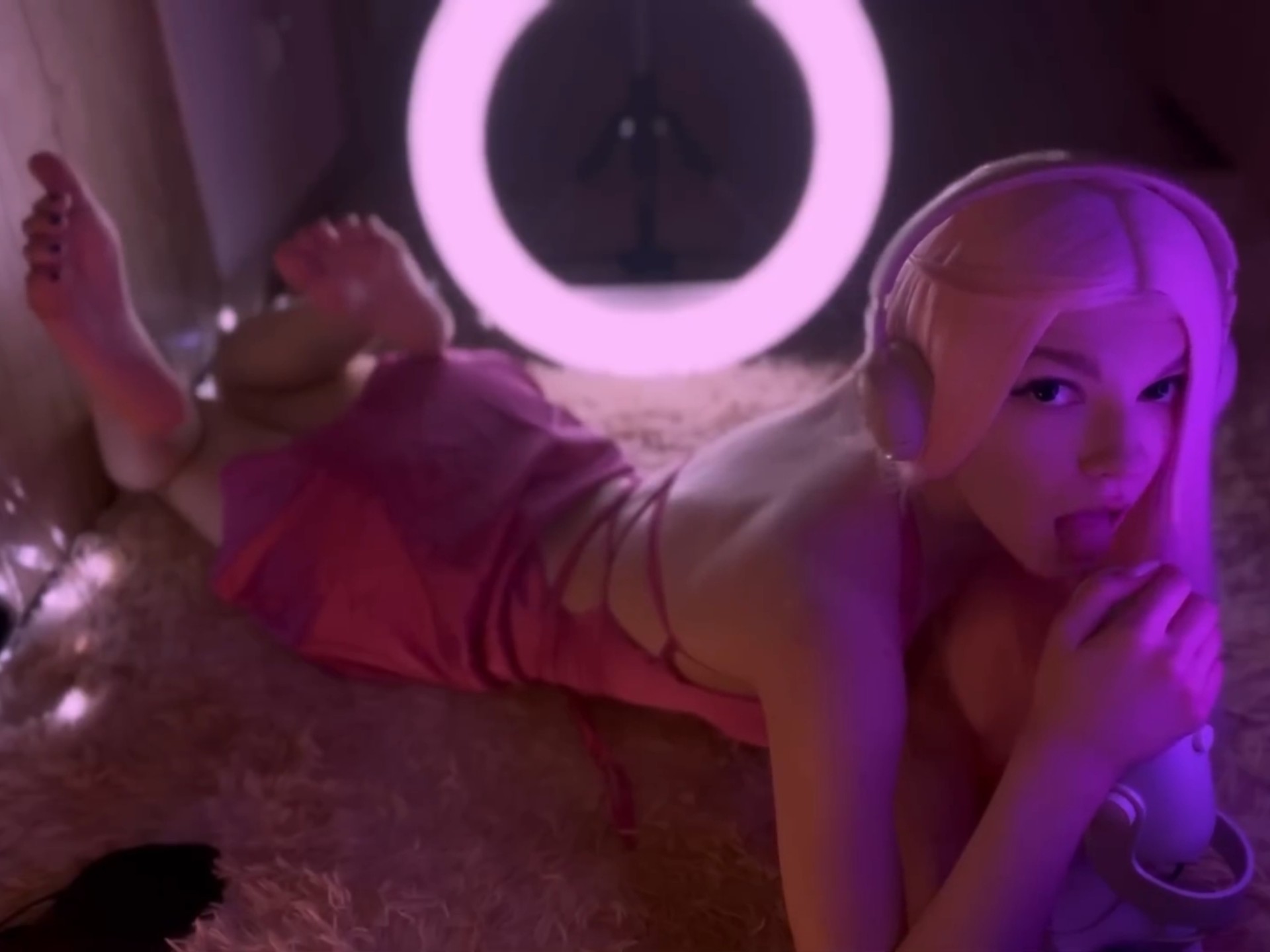 soly 在昏暗的灯光下为你舔麦