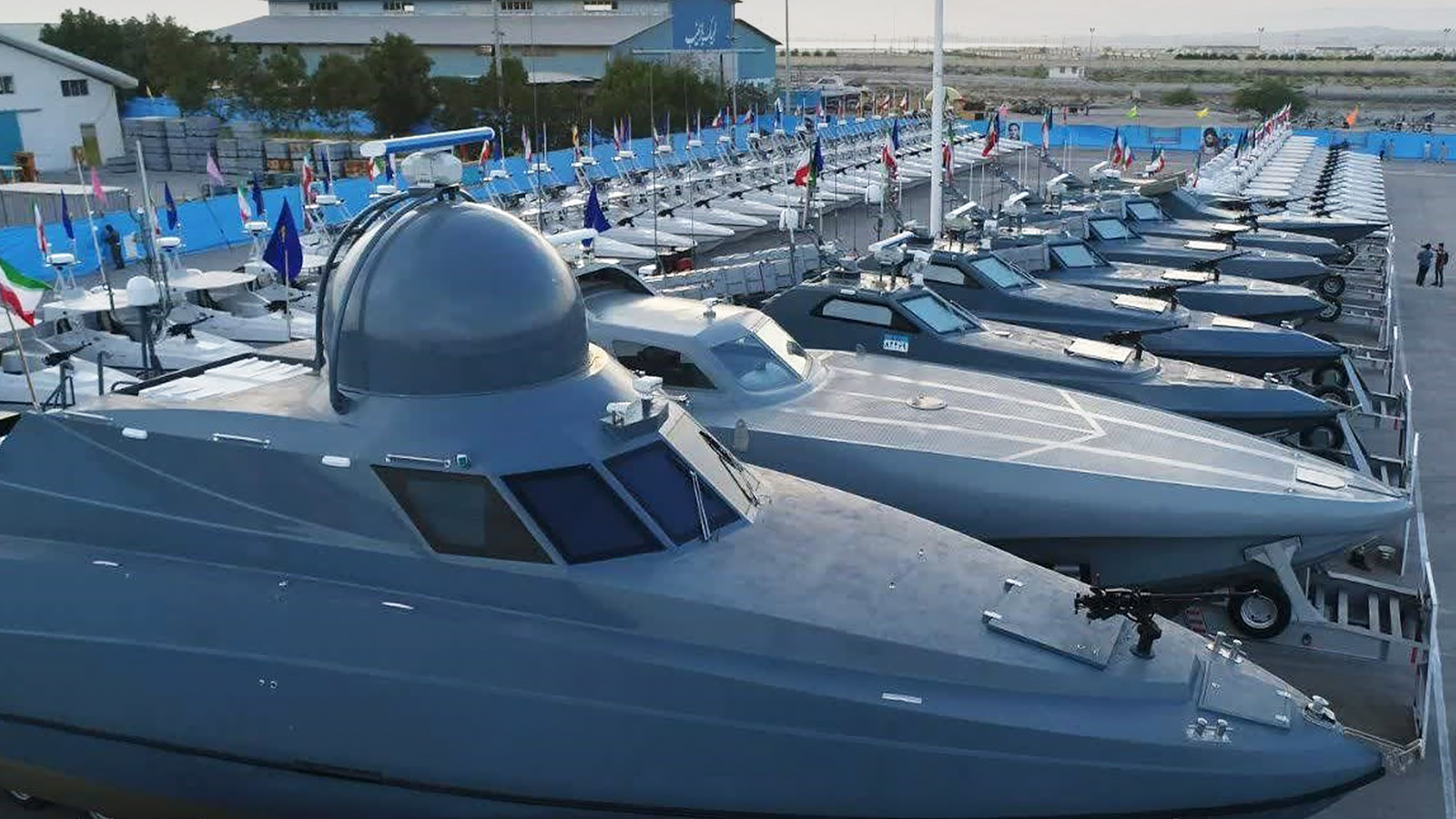 伊朗迷你防空导弹快艇服役，外形酷似英国“银翼杀手”51型快艇
