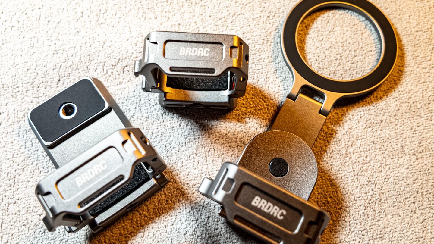 各种接口一应俱全一个不落 百元内最惊艳的BRDRC Pocket 3 金属拓展框