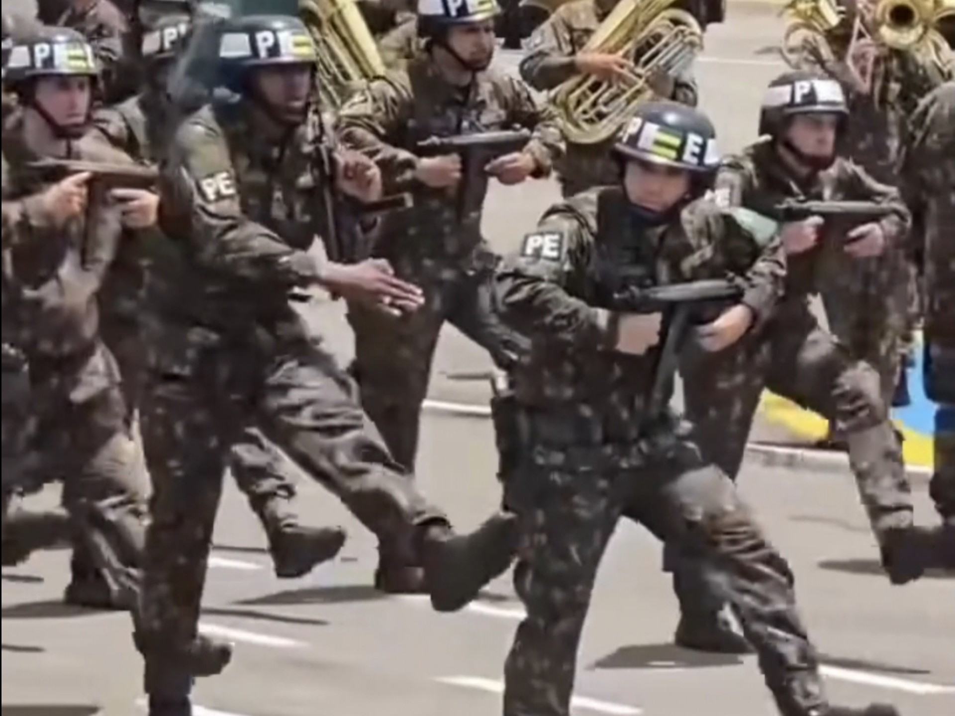 看完理解为什么老外说中国阅兵是ai做的了1-BV1fdamzwE5P