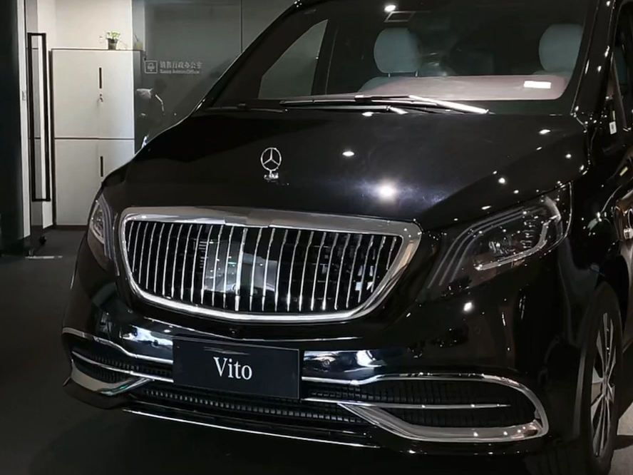 奔驰正装小鲜肉 制服诱惑 肩宽腿长 4.23