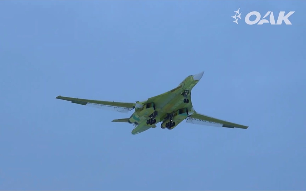 俄罗斯全新生产的图-160M首飞