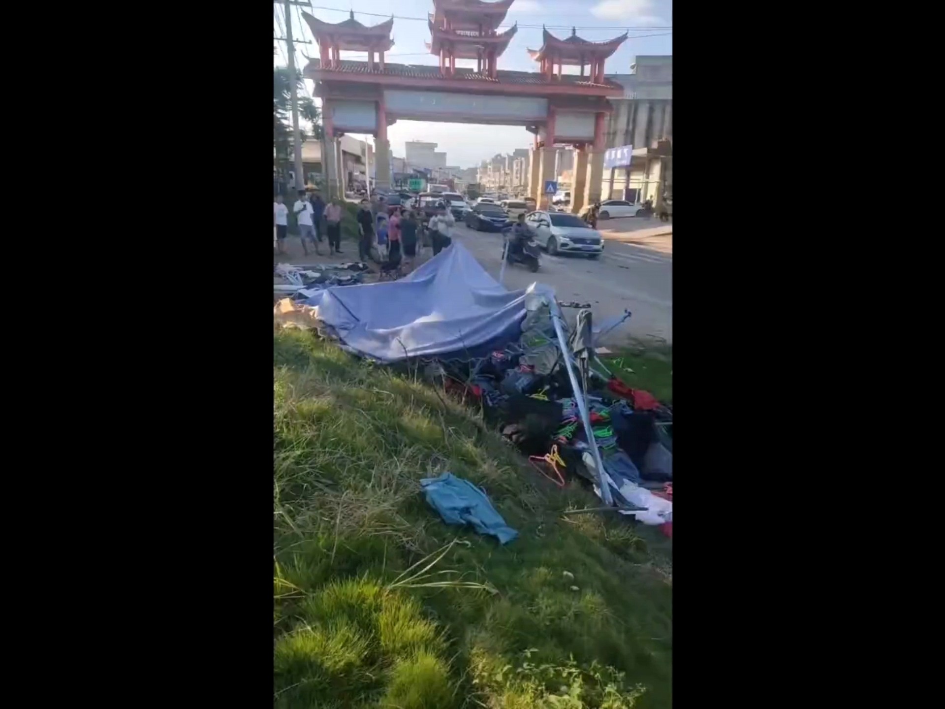 昨天下午广西平南发生严重车祸，有人员死亡，详情不明。