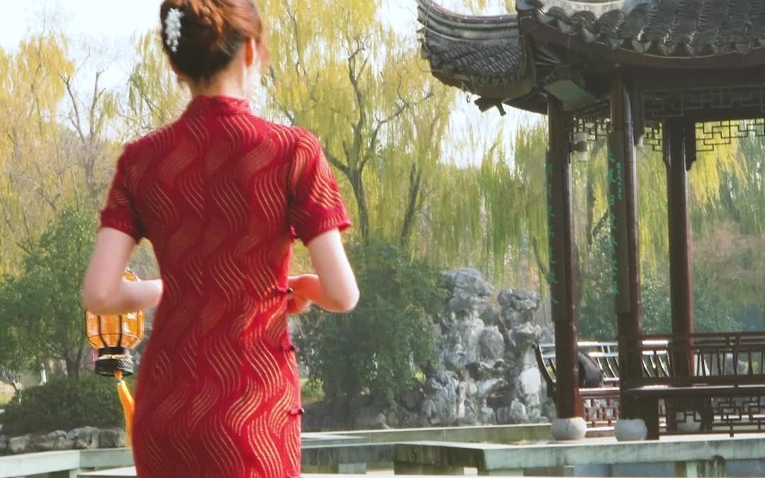 不得不说中国女生穿旗袍的感觉太绝了 ！