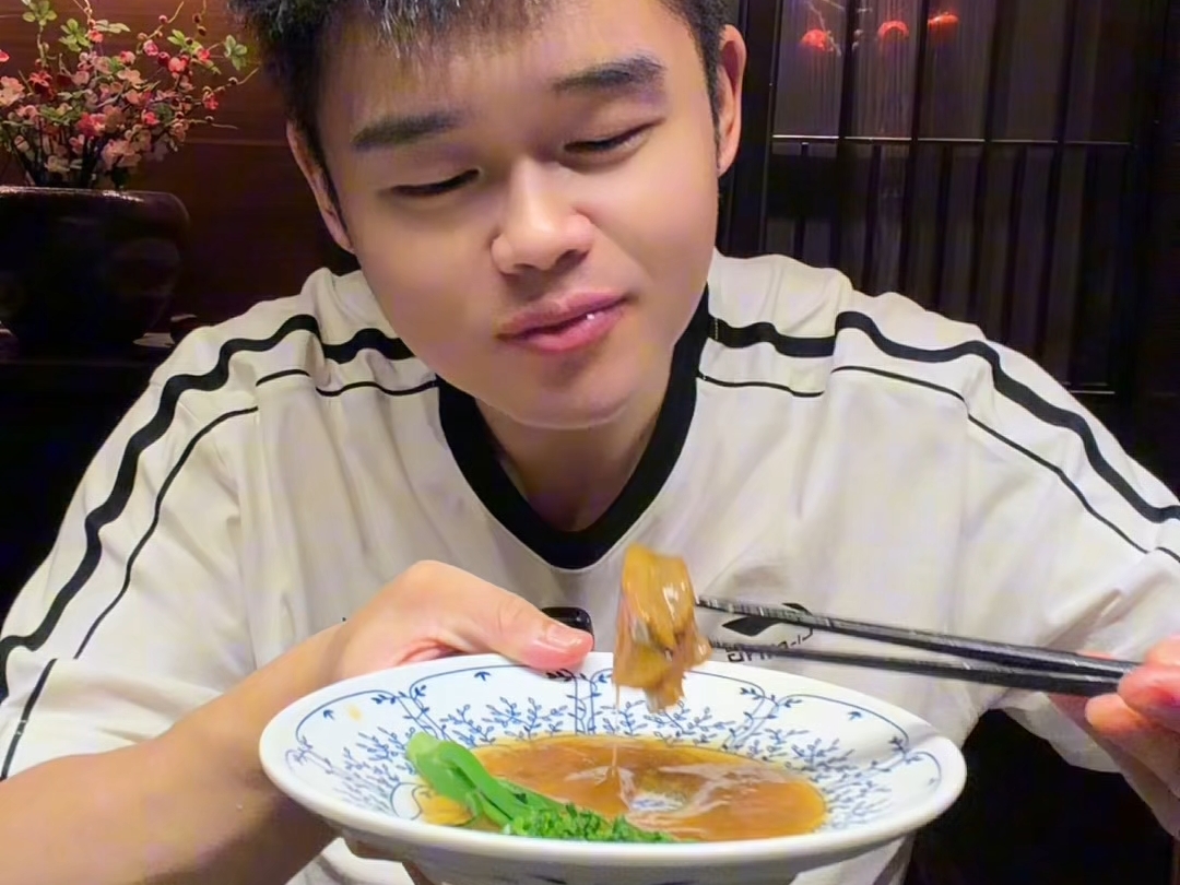 在成都盘个帝王蟹不限量自助餐是个什么体验。祝您健康如意！