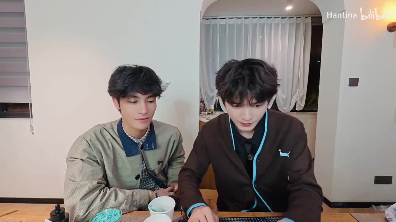 《是你爱了我》双人合唱官摄！！好一个明显牵手！