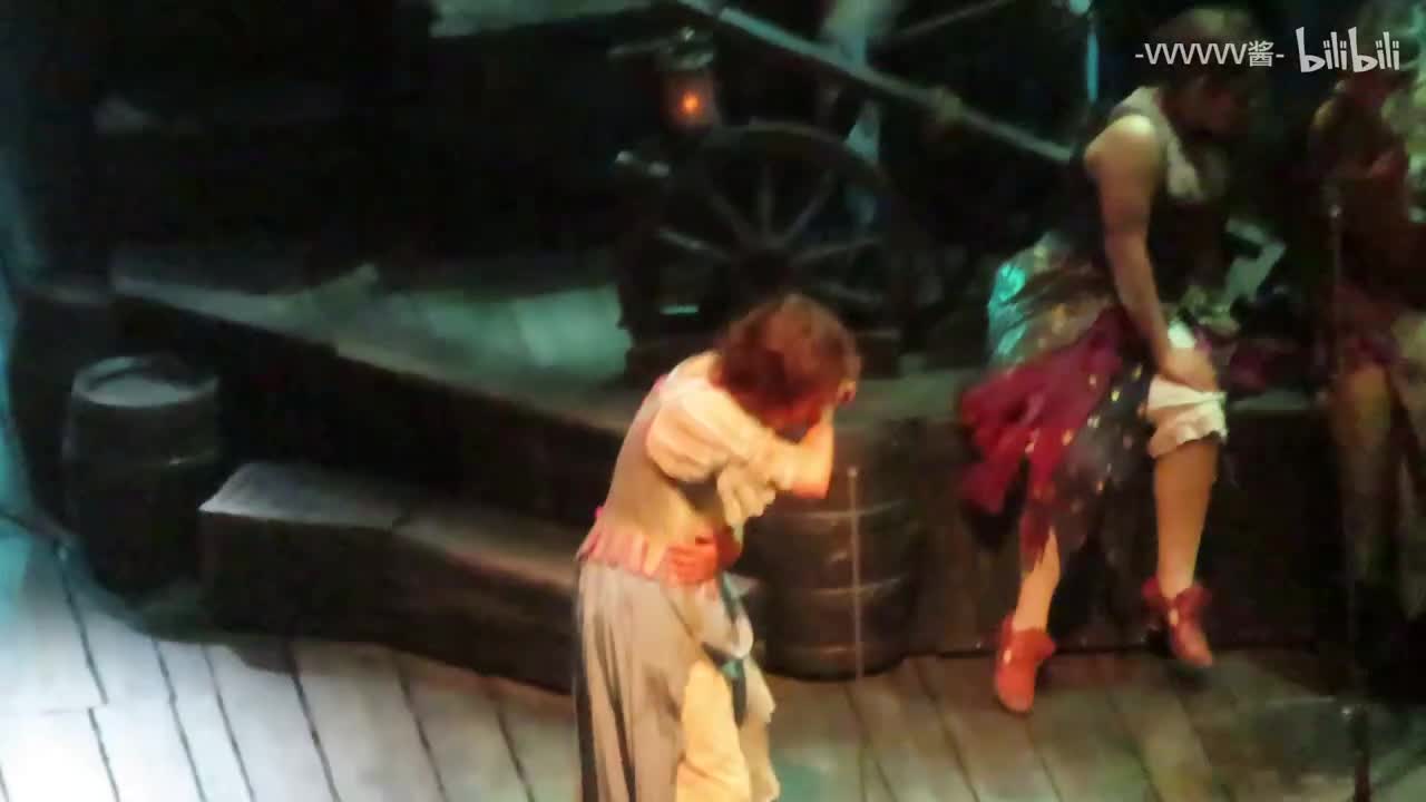 妈妈走路上被狗咬主人赶到