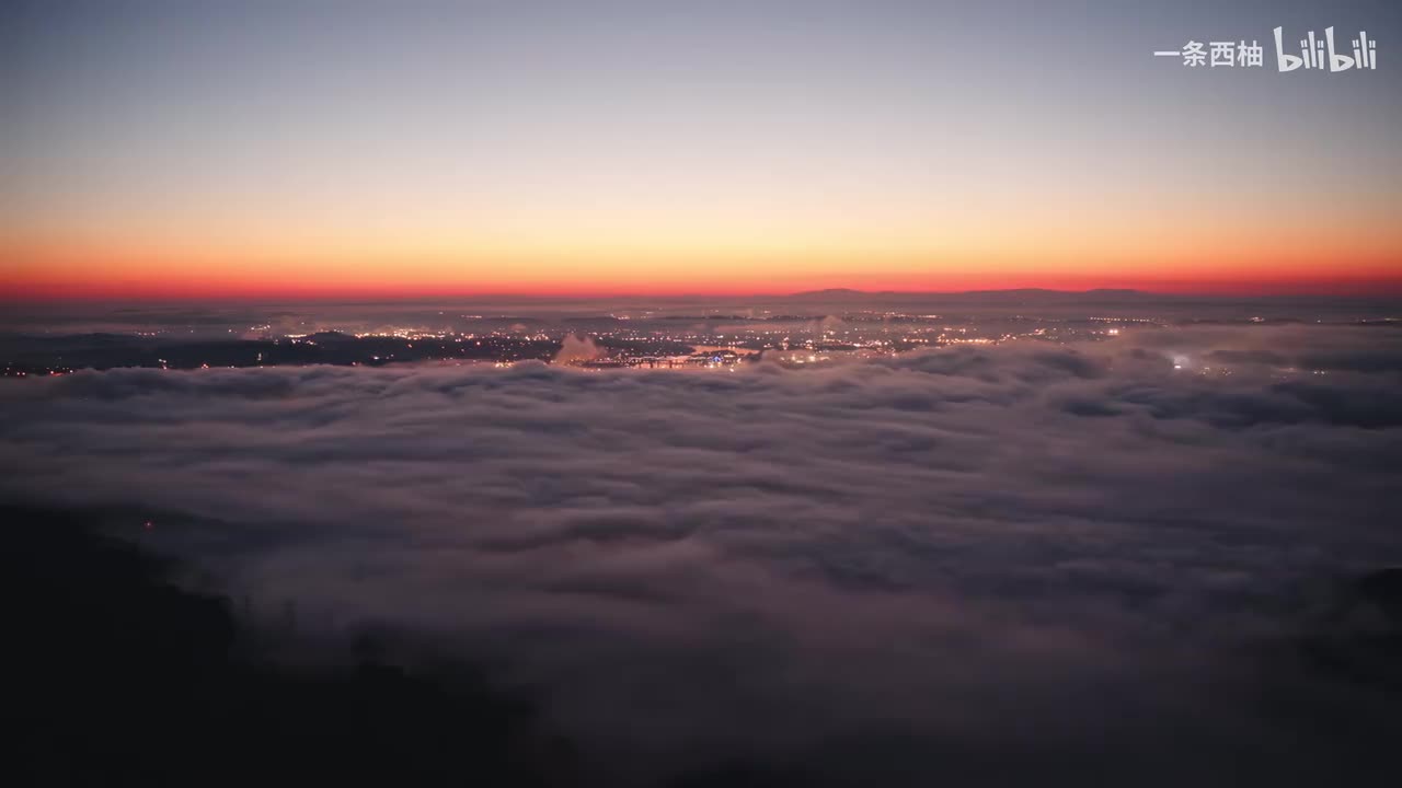 城市航拍云海