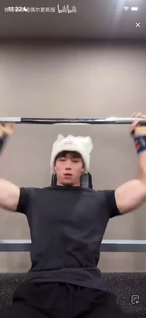 奶狗脸反差壮硕大肌肉帅哥张乐乐健身房直播 25.12.13