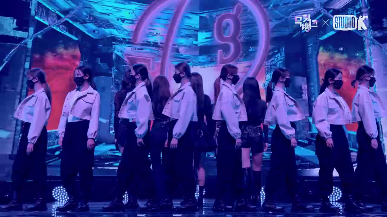 [K-Choreo 8K] 에버글로우 직캠 'Pirate' (EVERGLOW Choreography) l @MusicBank 211210