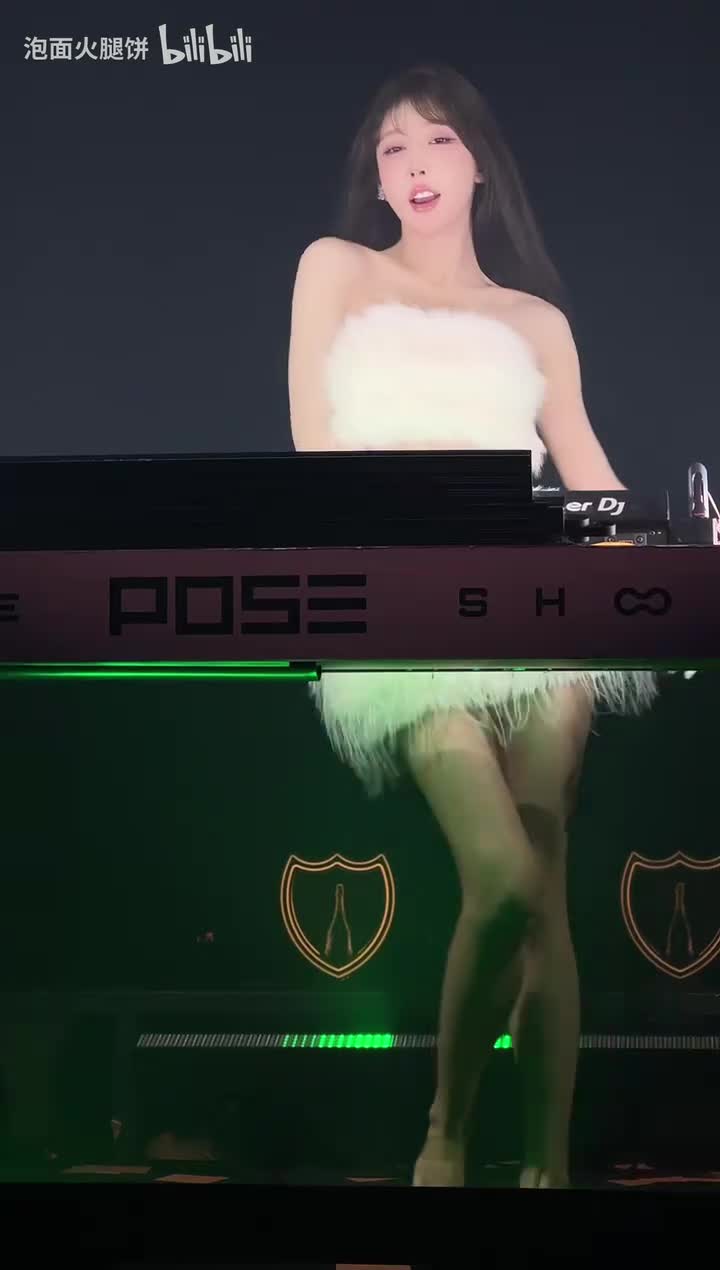 Pose林十二_20251121013026