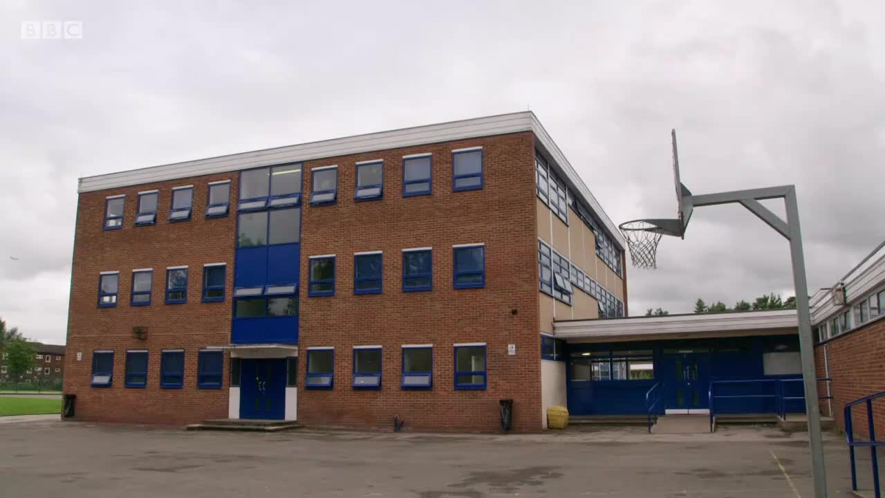 S03E01 Back to School