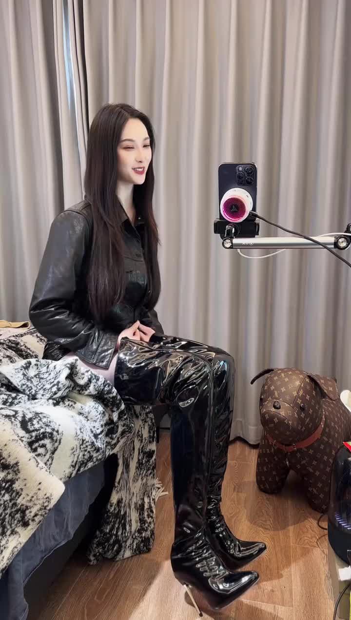 模特伽一_2025_1211_110344