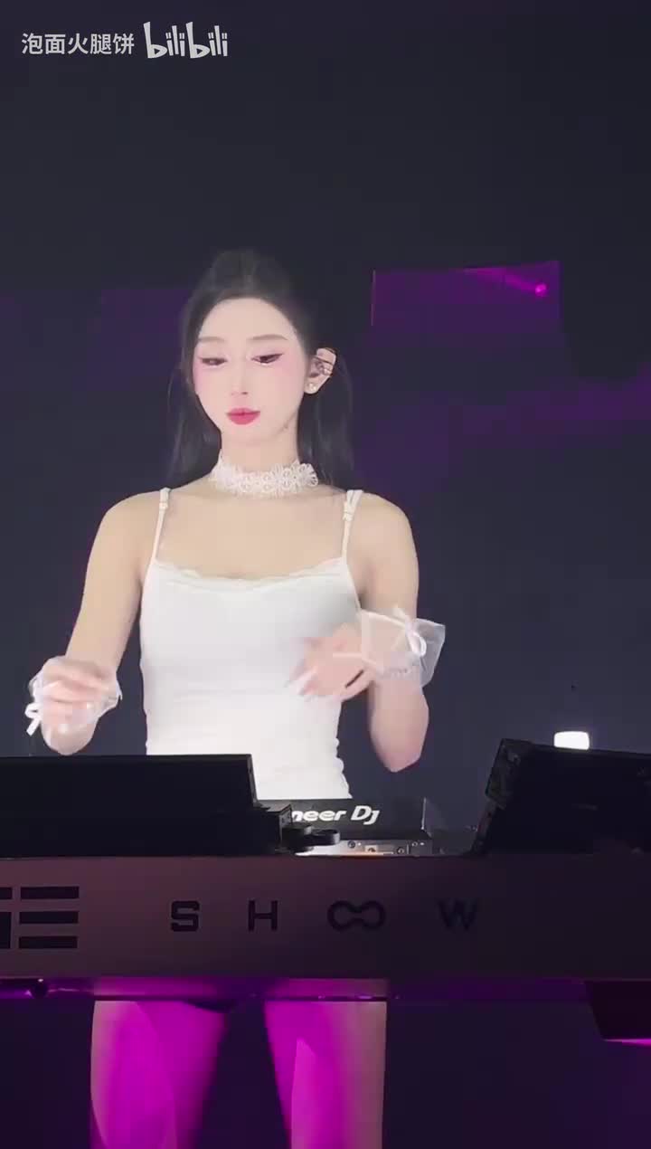 婉婉哦耶深圳pose销_20251114012341