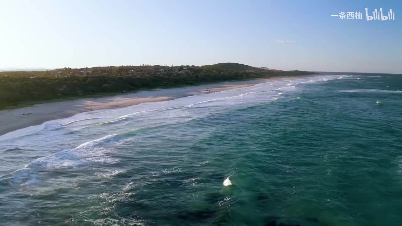 航拍绝美海滩边 (3)