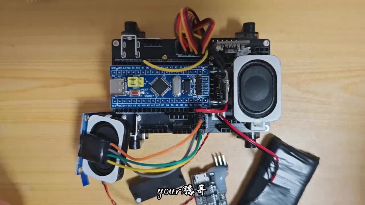 2.9.3 屏幕的捆绑固定及舵机和喇叭的捆绑固定教程