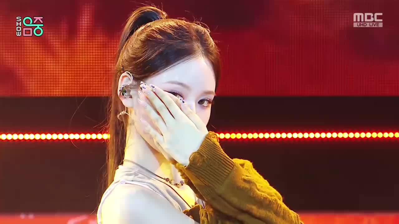 251025 MBC UHD Music Core izna - Mamma Mia